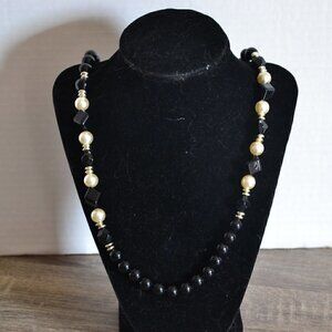 Vtg  Black & Pearl Costume Necklace
